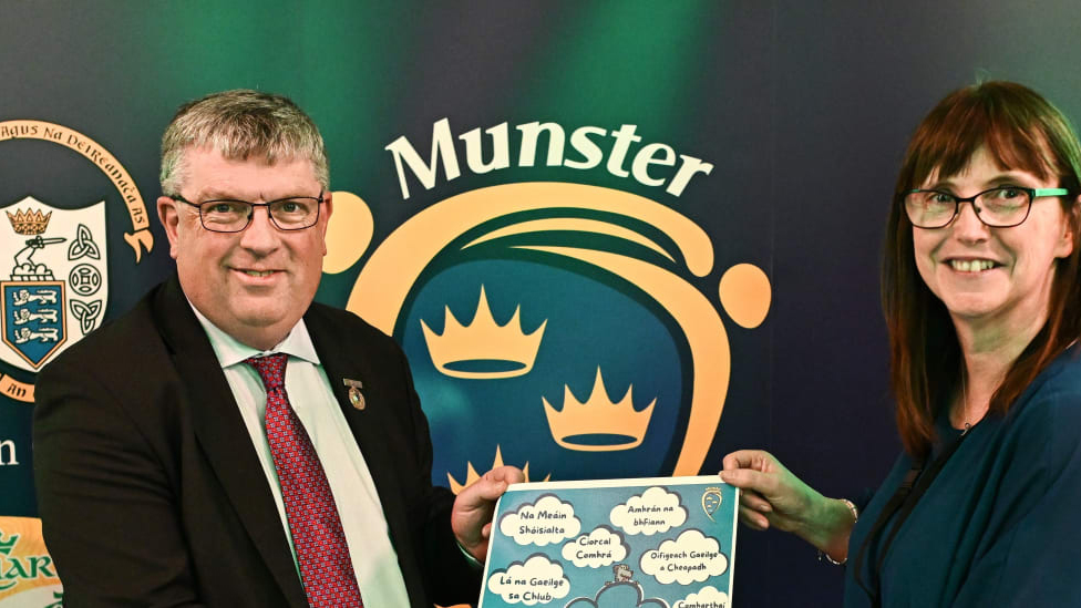 Seachtain na Gaeilge faoi lánseol i CLG na Mumhan